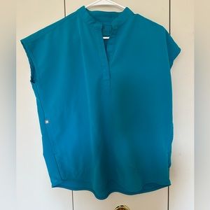 figs scrub top